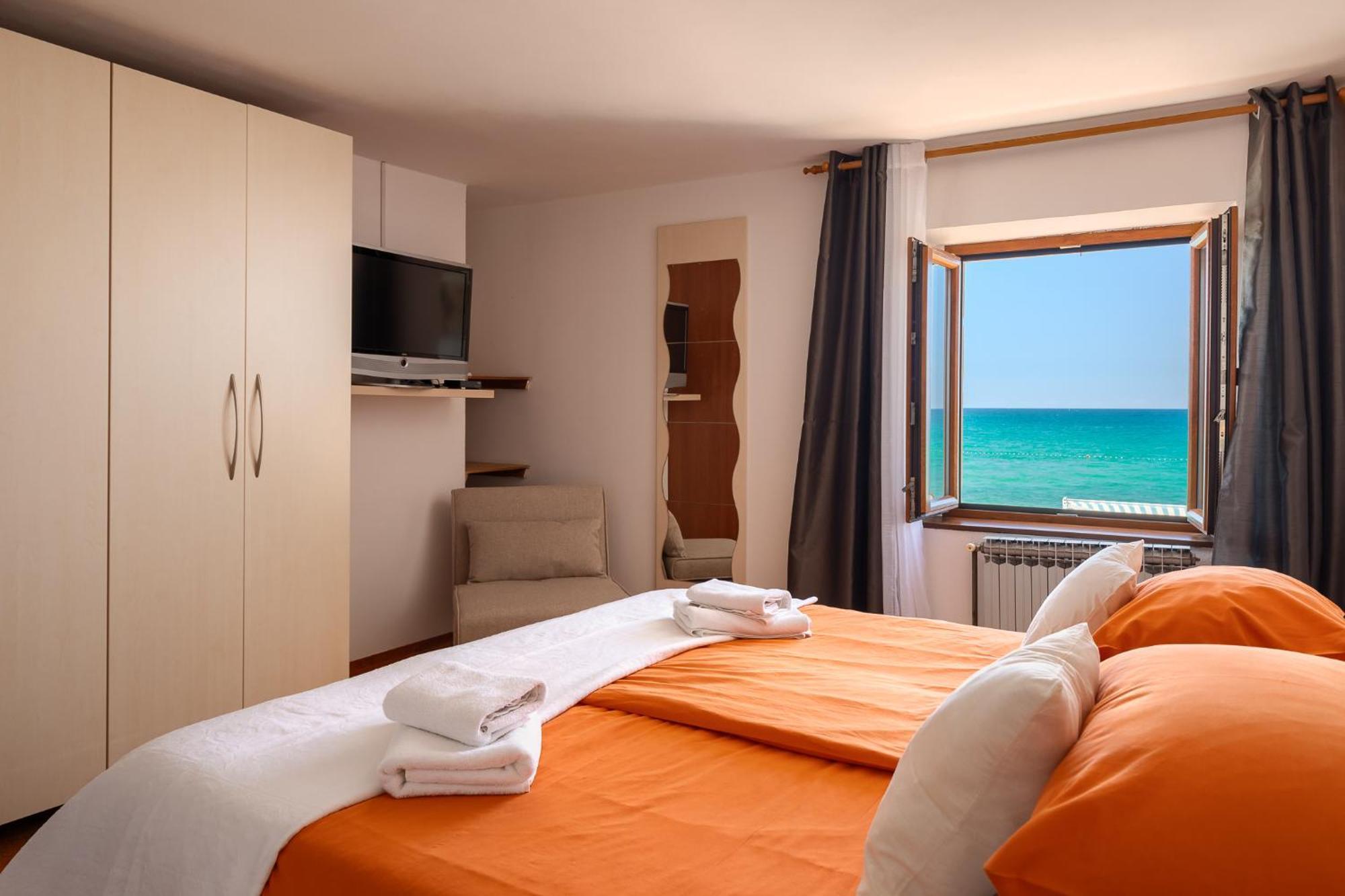 Beach House - Sea Breeze Porec Esterno foto