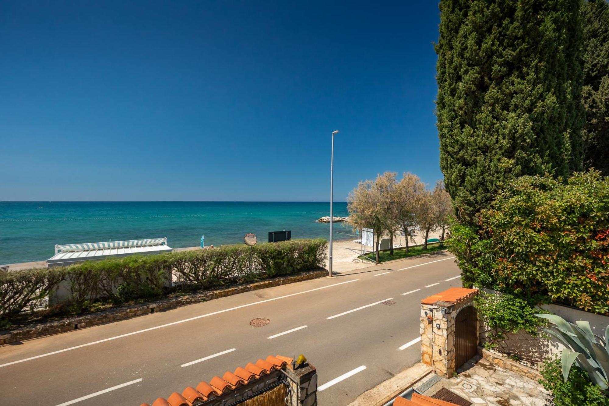 Beach House - Sea Breeze Porec Esterno foto
