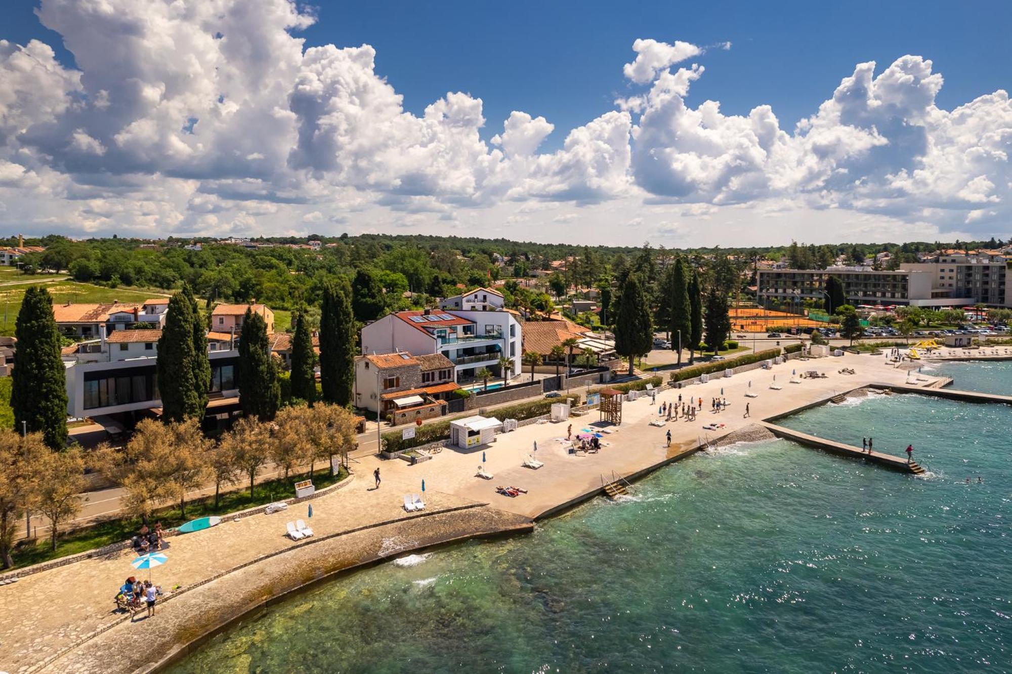 Beach House - Sea Breeze Porec Esterno foto